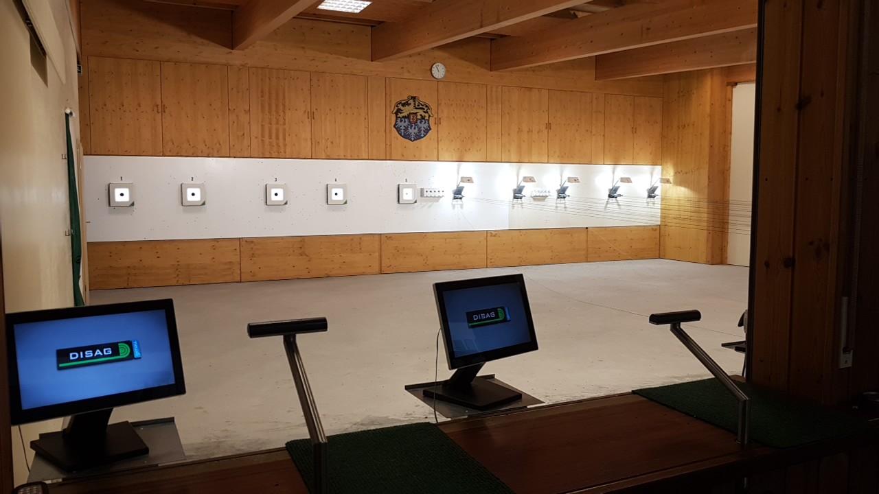 der Halle aus der linken Ecke